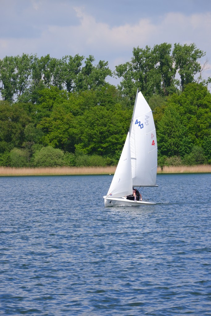 Verticale foto meer zeilen