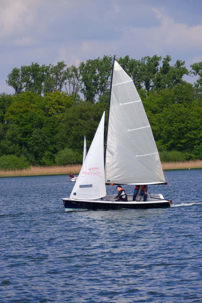 Verticale foto meer zeilen